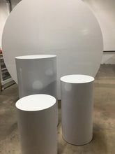 Load image into Gallery viewer, White/Black Round Plinth Sets - Bulk Pricing